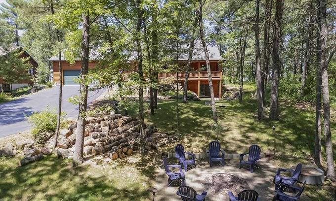 Arkdale Cabin | PEACE AND QUIET SAND VALLEY Spacious log home with tranquil lake view