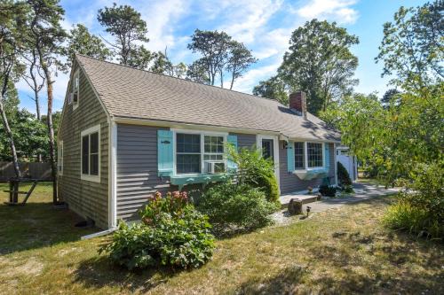 Wellfleet House | Peace and Quiet & Spacious Back Deck