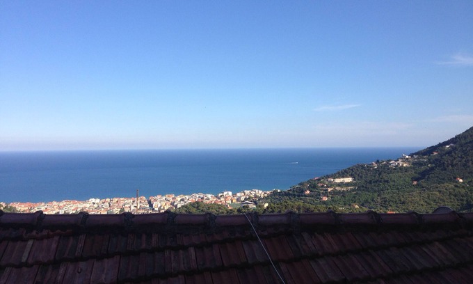 Moglio House | peace and relaxation a few steps from the sea