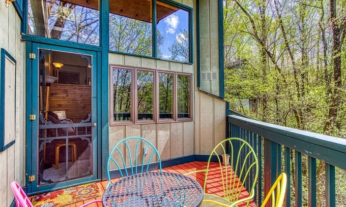 Gatlinburg - Pigeon Forge Apartment | Peace Serenity Relaxation in the Smokies