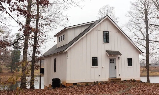 Travelers Rest Cabin | Peaceful 2-bedroom cabin with WiFi, AC in awesome Travelers Rest
