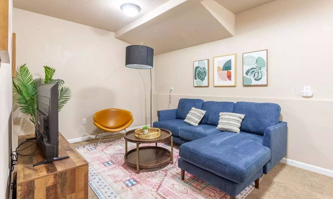 Five Oaks House | Peaceful 3-BDR townhome with WiFi, AC in Beaverton - 24 Hour Self Check in