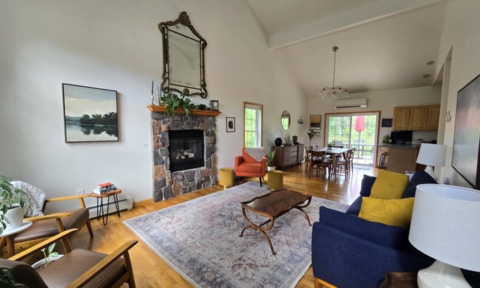 Athens House | Peaceful 3-bedroom/3 bath house in Athens Lake Community