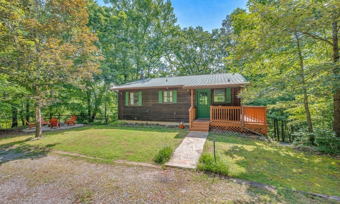 Lake Lure Cabin | Peaceful 3 bedroom family mountain getaway in the trees!