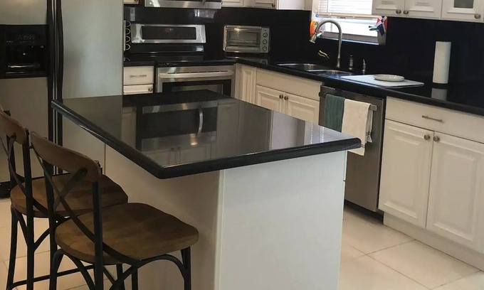 Margate House | Peaceful-3 bedroom home with free parking