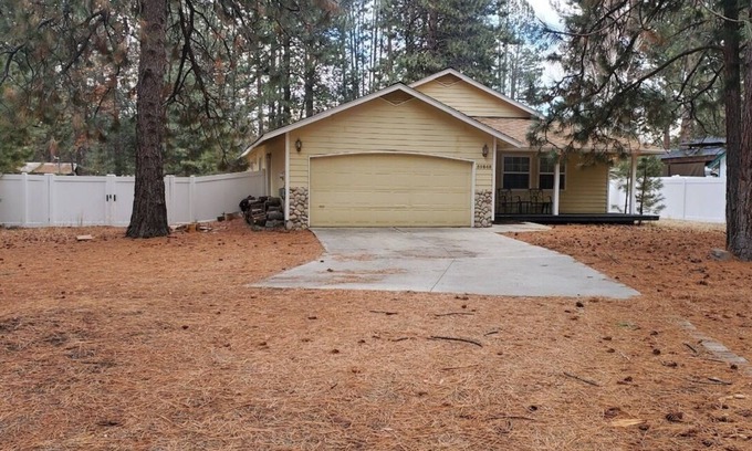 Deschutes River Woods House | Peaceful 3-bedroom house in the country with WiFi in Bend