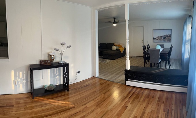 Utica House | Peaceful 3 Bedrooms 1 Bath, 5 minutes from Proctor Park close to shops