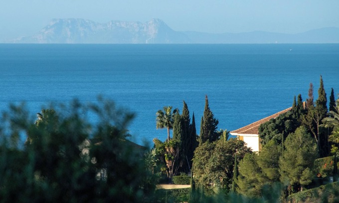Urbanizacion el Rosario Villa | Peaceful 4-bedroom Marbella villa. Outstanding views, grand piano, large garden.