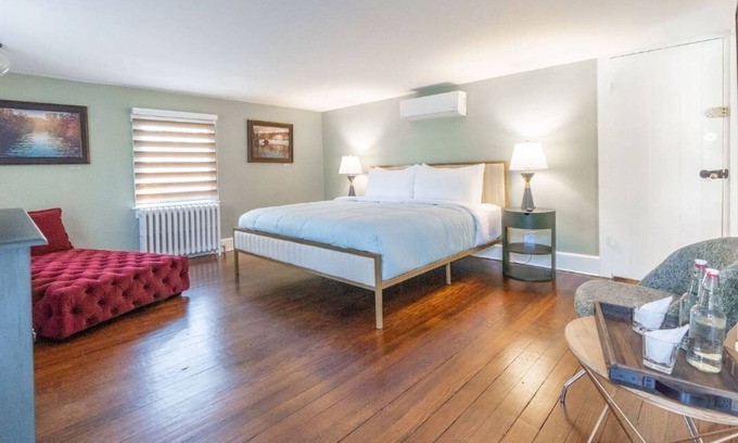 Lambertville House | Peaceful and Cozy Room Combo in Lambertville