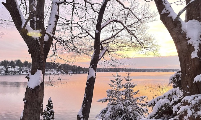 Gravenhurst Cottage | Peaceful and Family-Friendly Downtown Lake House with Private Docks