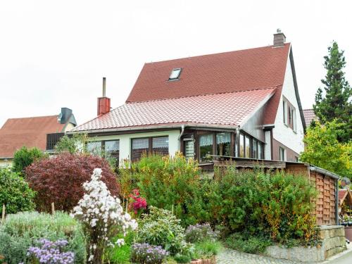 Lichtenhain Apartment | Peaceful Apartment in Lichtenhain with Private Terrace