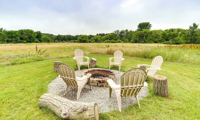 Benton Harbor House | Peaceful Benton Harbor Getaway Near Lake Michigan!