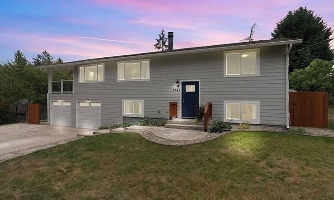 Lacey House | Peaceful, Bright, Beach Bungalow w/Gourmet Kitchen, AC, Private Beach & MORE!