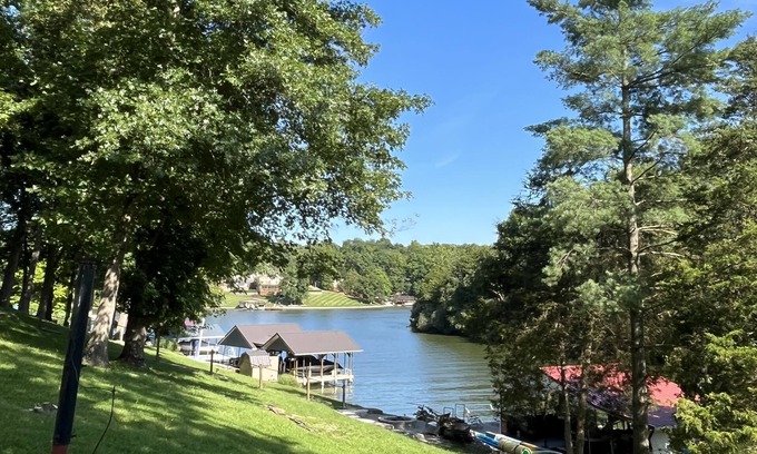 Williamstown Cottage | Peaceful Cabin in Cove on Williamstown Lake 7 miles from Ark Encounter