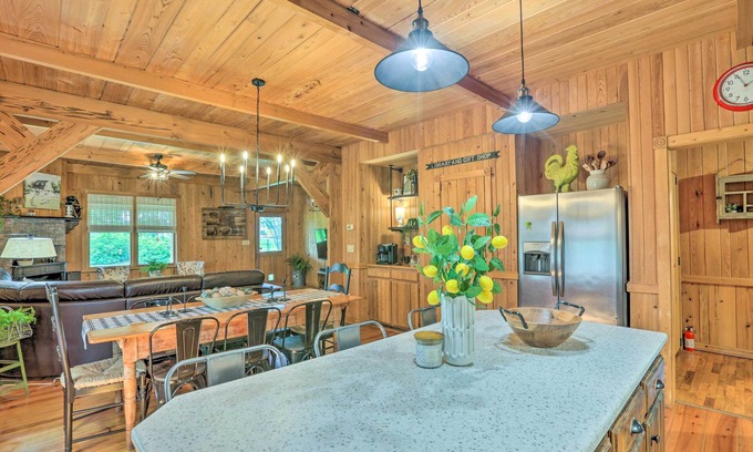 Cairo Cottage | Peaceful Cairo Farmhouse w/Barn & Fire Pit