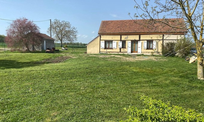 Varennes-Changy Cottage | Peaceful cottage near Orléans Forest for 5 people