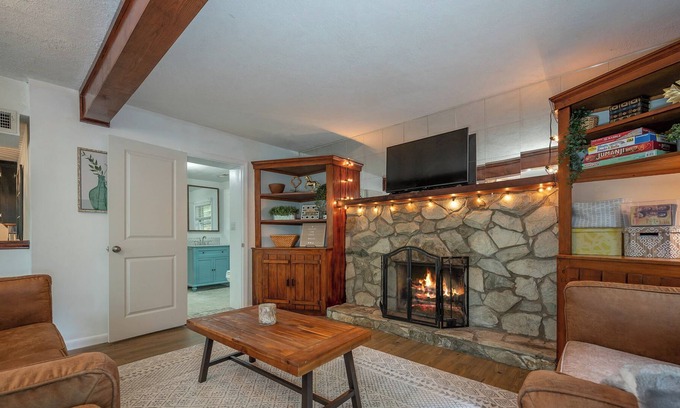 Mill Spring House | Peaceful country house with fireplace and firepit