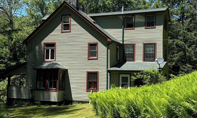 Barryville House | peaceful country house
