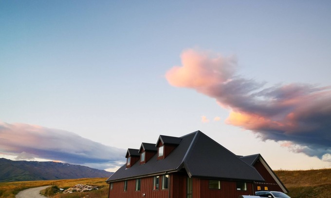 Clyde House | Peaceful countryside stay in Central Otago