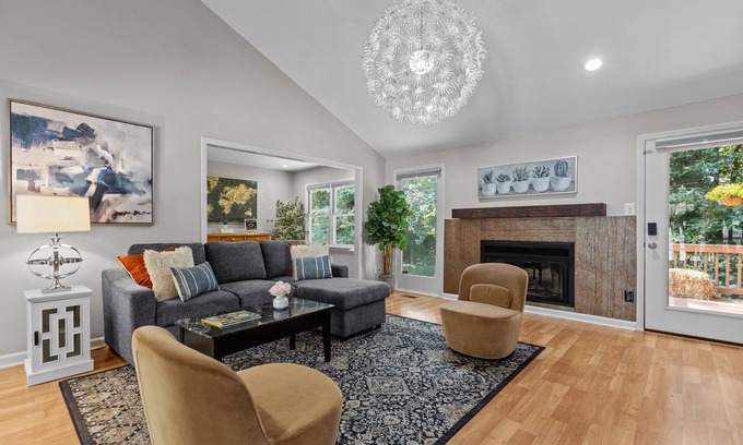 Northwest Raleigh House | Peaceful Cozy 3-bedroom house close to RDU, RTP, Hospitals, Downtown Raleigh