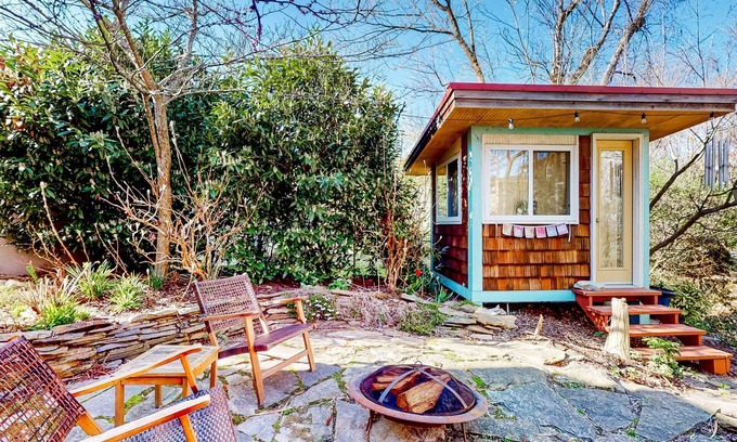 Historic Montford Apartment | Peaceful creekside cottage in the heart of Asheville with on-site firepit