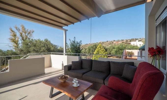 Kokkinon Khorion House | Peaceful Cretan House with Outdoor Space, Wi-Fi, and Family-Friendly Comforts