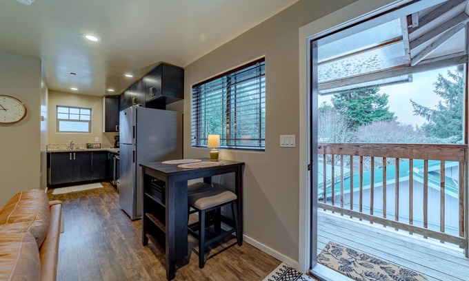 Eureka House | Peaceful dog-friendly house with fast WiFi, fireplace, and washer/dryer