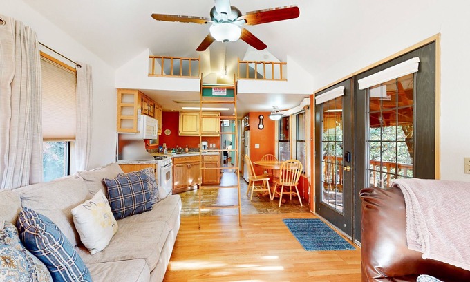 Brookings Cabin | Peaceful dog-friendly cabin on the coast with great deck views