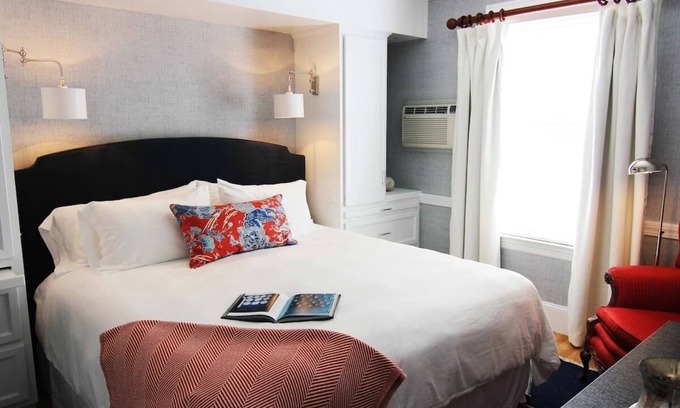 Kennebunkport Hotel | Peaceful Downtown Spot Perfect For Couple Stay | Free Breakfast
