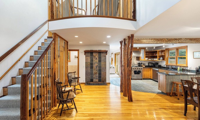 East Chop House | Peaceful East Chop Vineyard 5-BR 3-BA home, AC, large yard, Guest apt add-on.