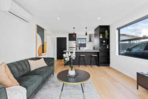 Edgeware Apartment | Peaceful Elegant Designated Park King Bed