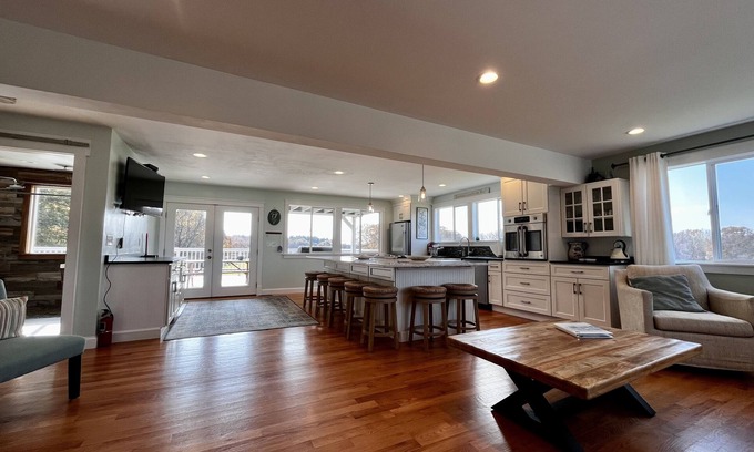Assonet Other | Peaceful farm house located in central Southeastern Massachusetts's