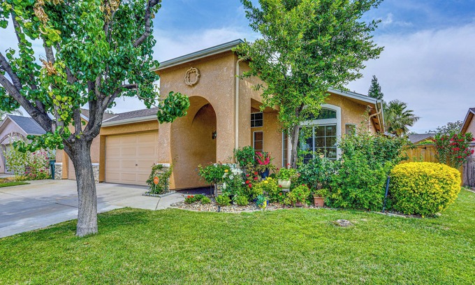 Fresno House | Peaceful Fresno Home, Near Popular Wineries!
