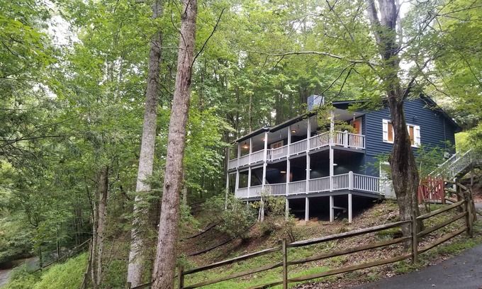 Banner Elk House | Peaceful Getaway-Close to everything-Perfect for families or couples 2BR+ loft