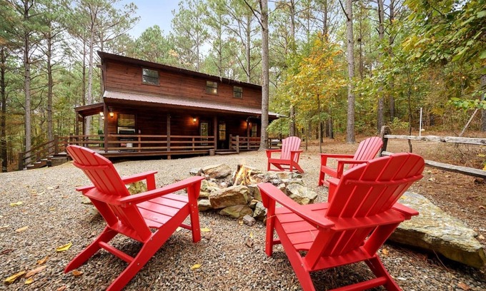 Broken Bow Cabin | Peaceful Getaway | Hot Tub Pet-Friendly