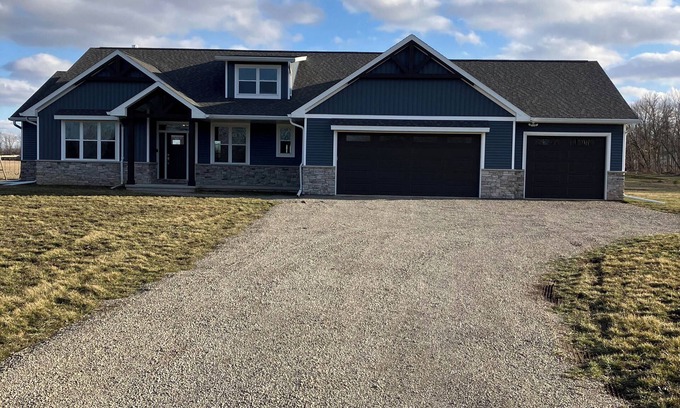 Winneconne House | Peaceful getaway rental home in the country.