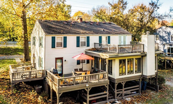 Indianapolis House | Peaceful Getaway Scenic Park & River Views in the heart of Broad Ripple Village!