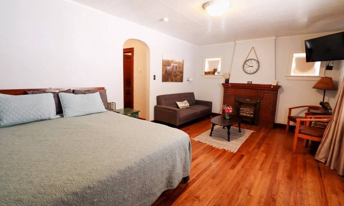 Deadwood Apartment | Peaceful Hideaway on Main, BH Adventure Unit