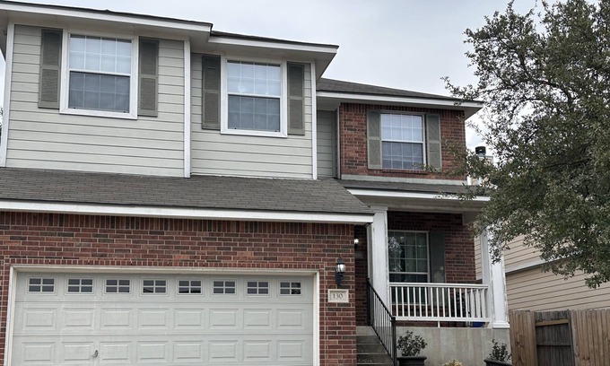 Stone Oak House | Peaceful home in Stone Oak area