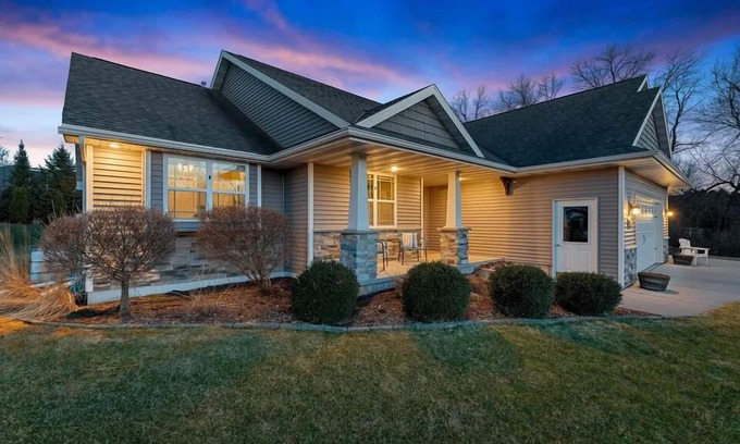 Green Bay House | Peaceful home on large private lot surrounded by nature