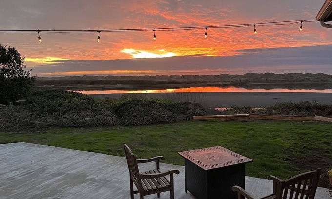 Arcata House | Peaceful home overlooking the river and ocean!