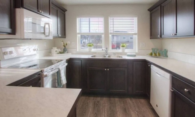 South Richland House | Peaceful Home w/ private yard and garage #WA3001Du