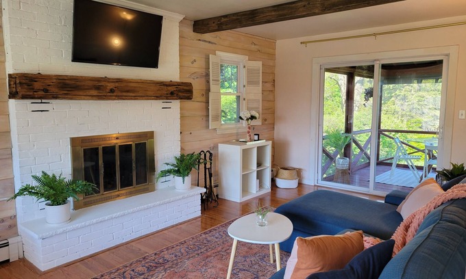 Kingston House | Peaceful Kingston Getaway in Easy Location