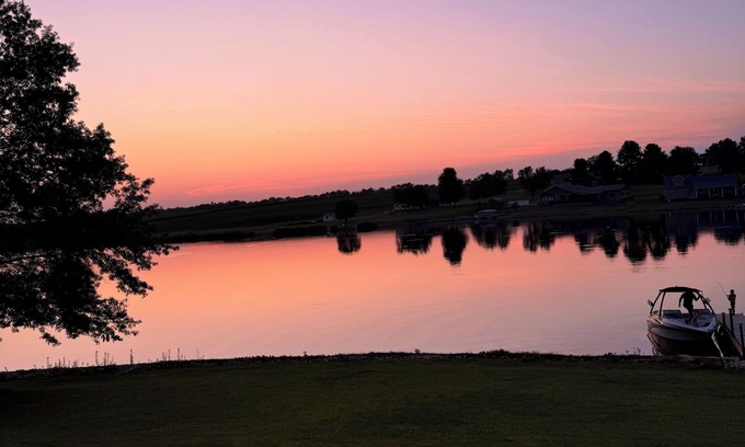 Berwick Cabin | Peaceful Lake Cabin with Hot Tub & Starry Views. Sleeps 10nComfortably!