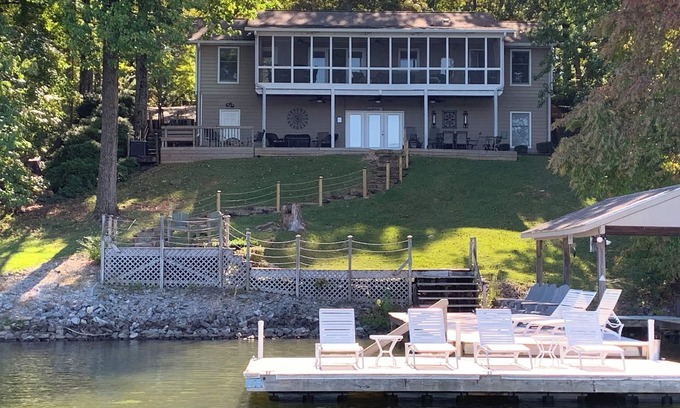 Alexander City House | Peaceful Lakefront, Spectacular View, Spacious 2 Level, 30 Min from Auburn