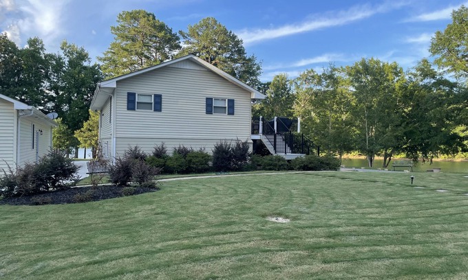 Townville House | Peaceful Lakefront Getaway Close to Clemson