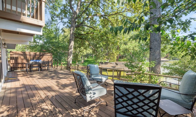 Cedar Creek Reservoir Ski Chalet | Peaceful lakefront retreat on Cedar Creek Lake! Large deck + great fishing