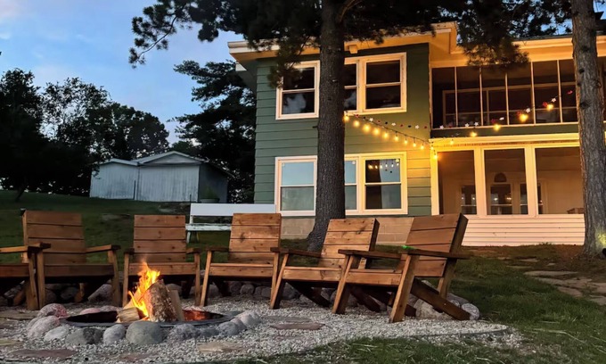 New Chester House | Peaceful Lakehouse Vacation just 30 minutes from The Dells!