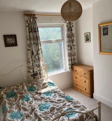 Rushey Green House | Peaceful London Retreat