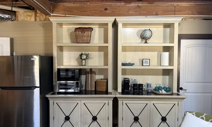Westover House | Peaceful Meadows Retreat, Relax and Renew Right Outside of Town!